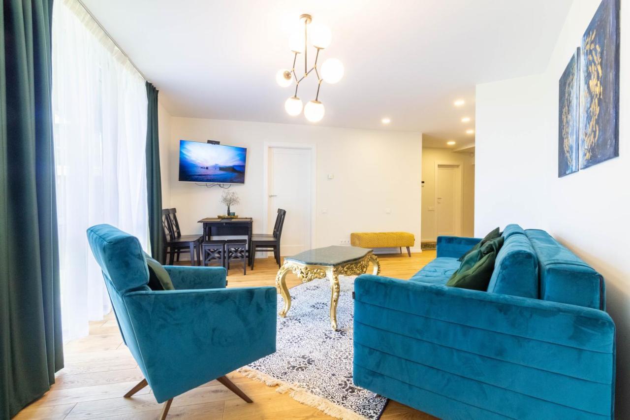 Elija Swan-Toy Apartments ซเวนตายิ ภายนอก รูปภาพ