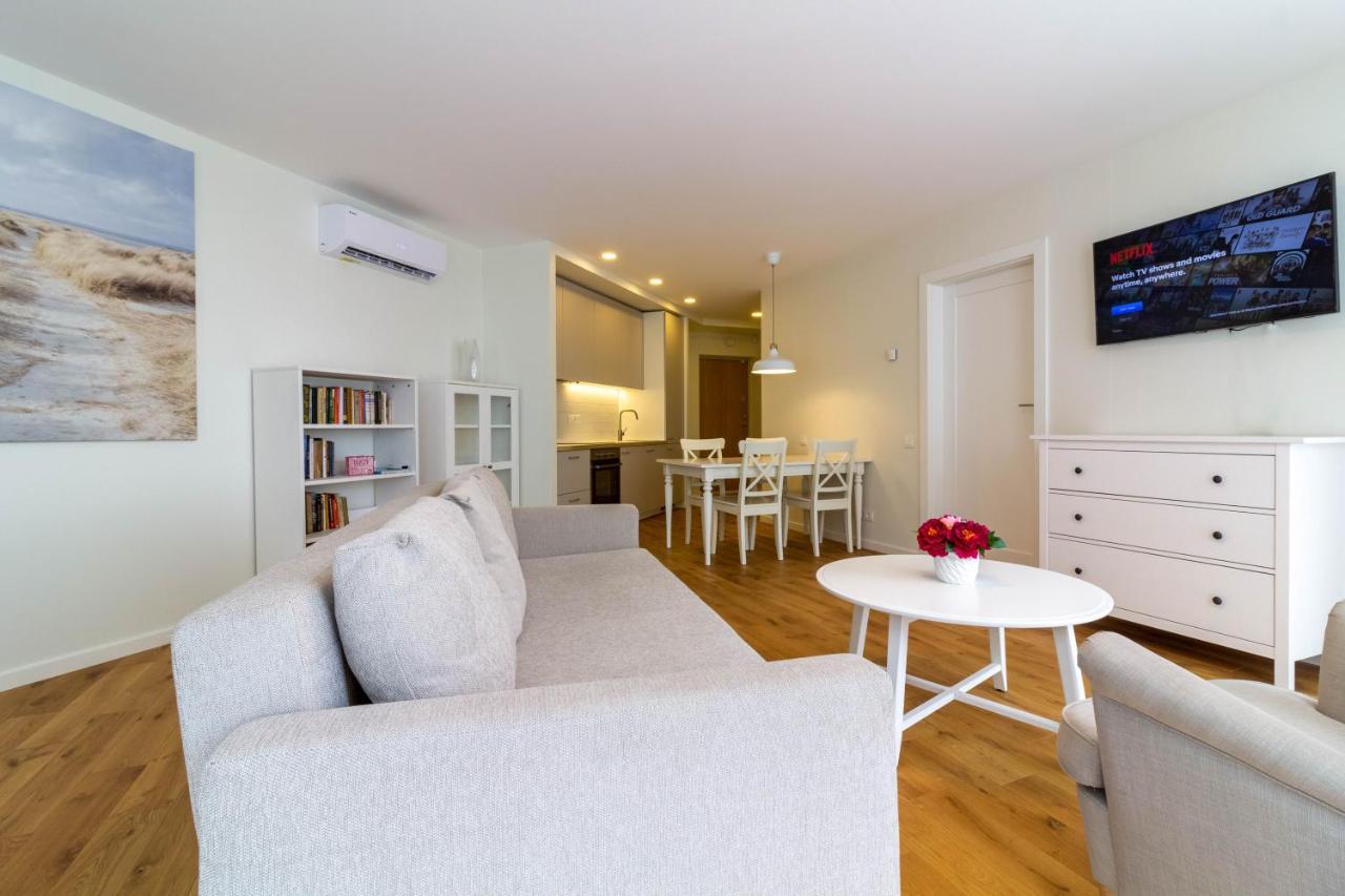 Elija Swan-Toy Apartments ซเวนตายิ ภายนอก รูปภาพ