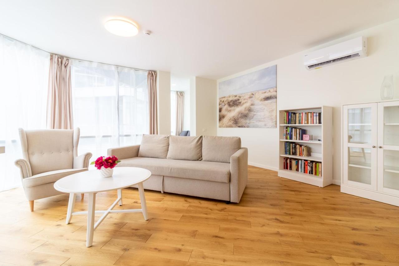 Elija Swan-Toy Apartments ซเวนตายิ ภายนอก รูปภาพ