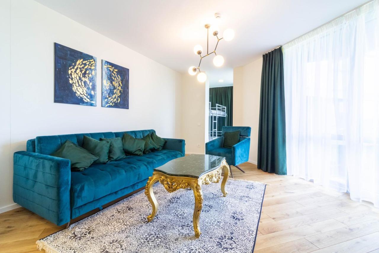 Elija Swan-Toy Apartments ซเวนตายิ ภายนอก รูปภาพ