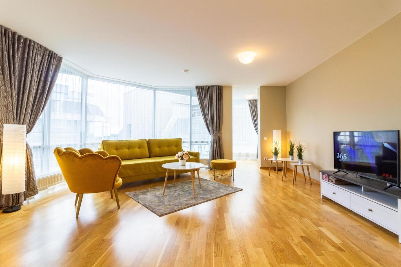 Elija Swan-Toy Apartments ซเวนตายิ ภายนอก รูปภาพ