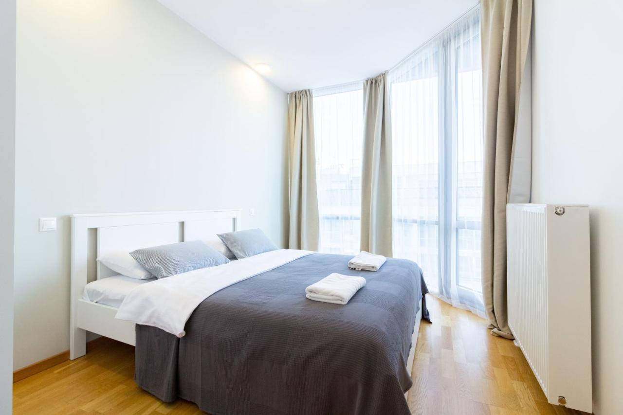 Elija Swan-Toy Apartments ซเวนตายิ ภายนอก รูปภาพ