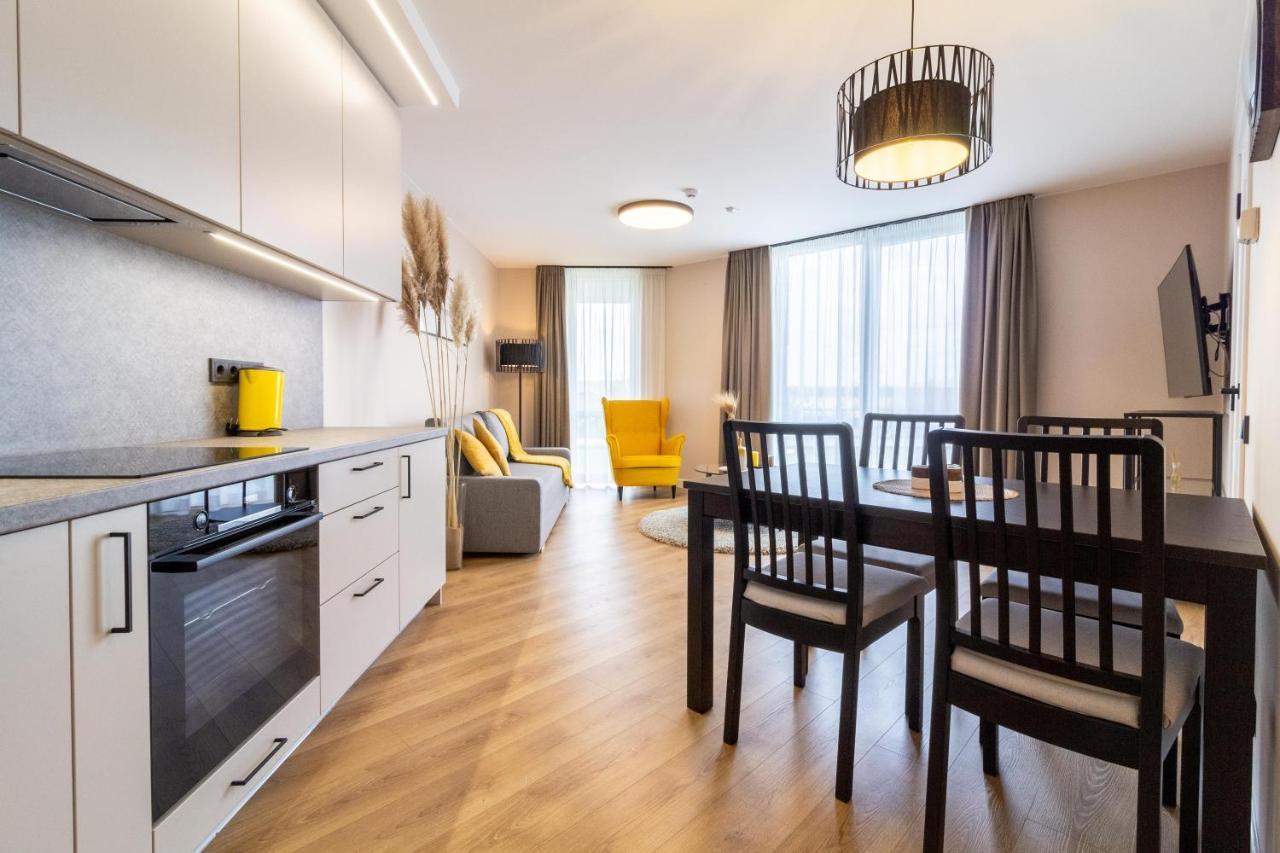 Elija Swan-Toy Apartments ซเวนตายิ ภายนอก รูปภาพ