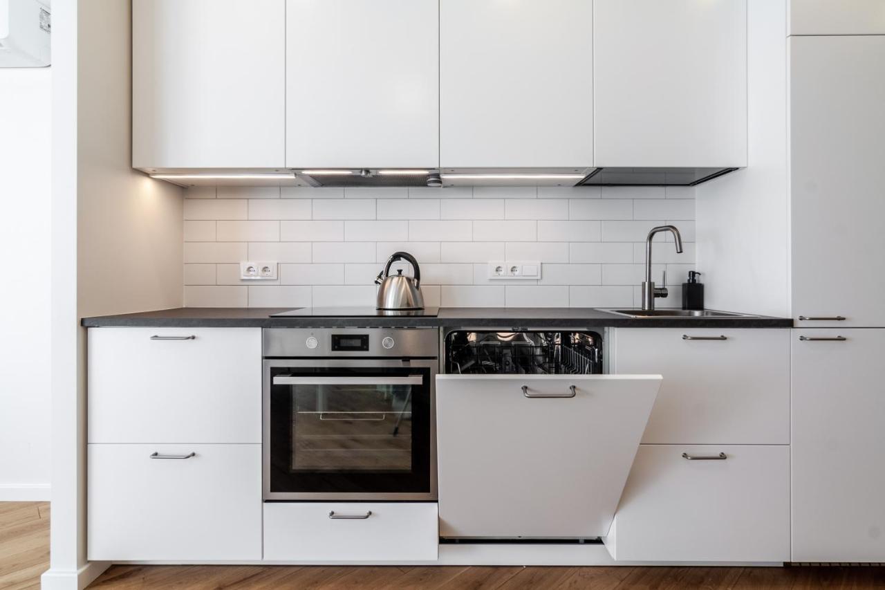 Elija Swan-Toy Apartments ซเวนตายิ ภายนอก รูปภาพ