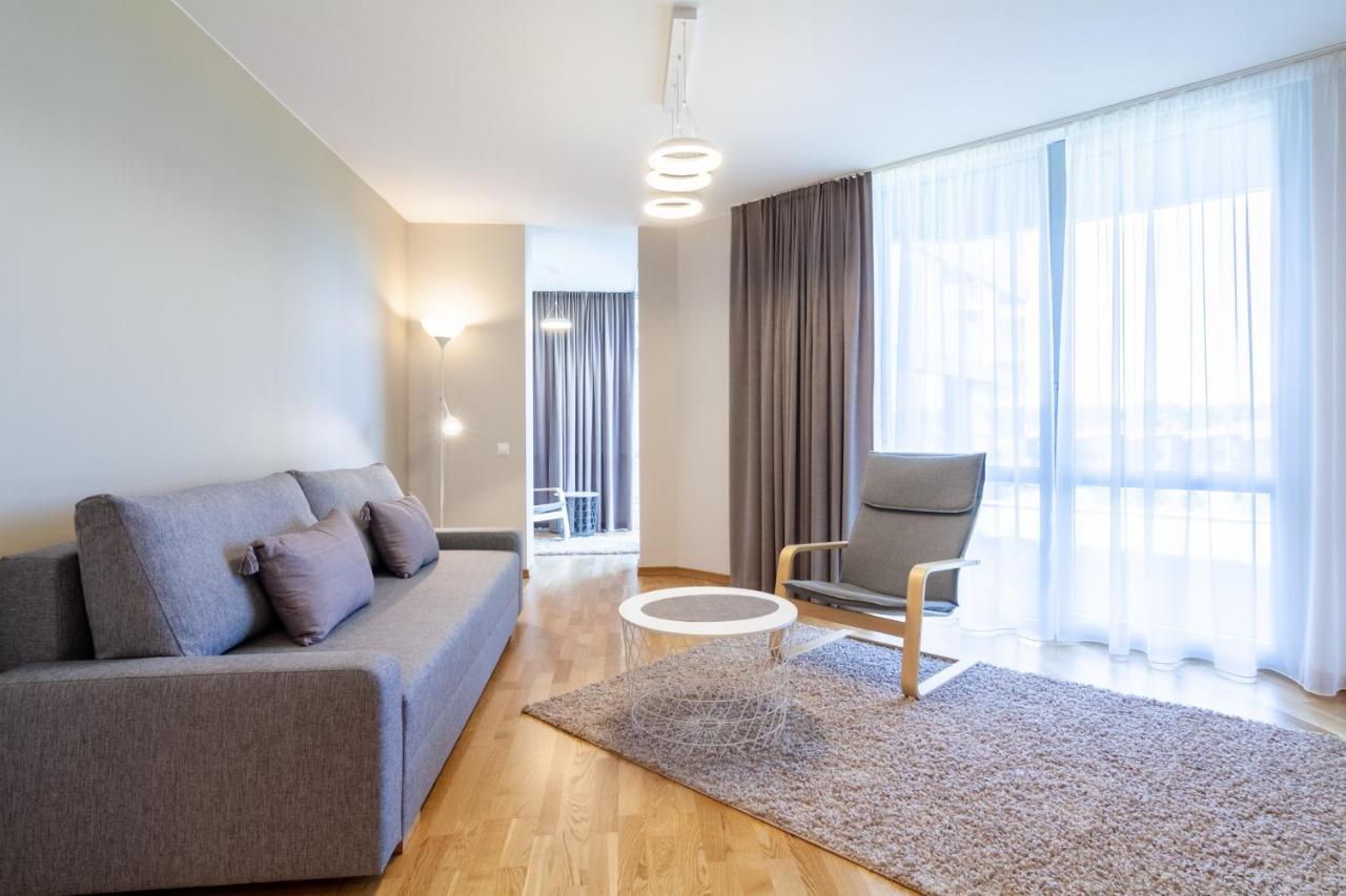 Elija Swan-Toy Apartments ซเวนตายิ ภายนอก รูปภาพ