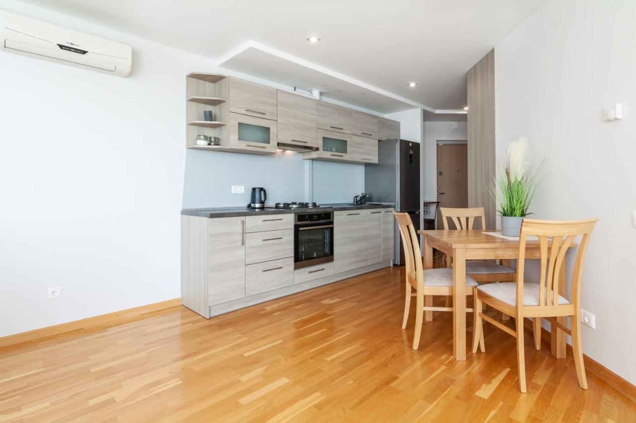 Elija Swan-Toy Apartments ซเวนตายิ ภายนอก รูปภาพ