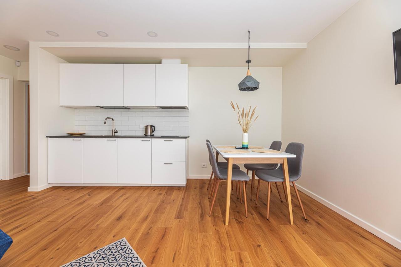 Elija Swan-Toy Apartments ซเวนตายิ ภายนอก รูปภาพ
