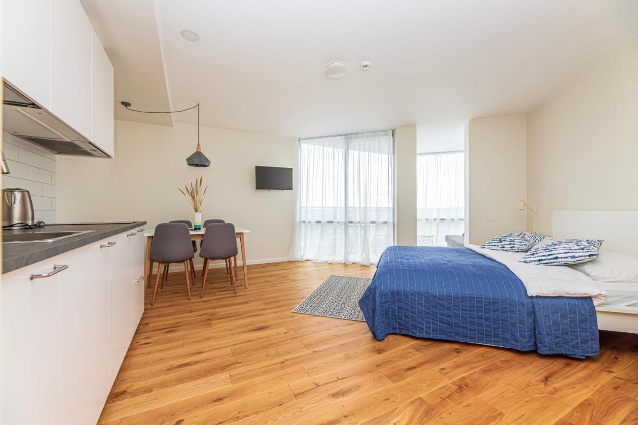 Elija Swan-Toy Apartments ซเวนตายิ ภายนอก รูปภาพ