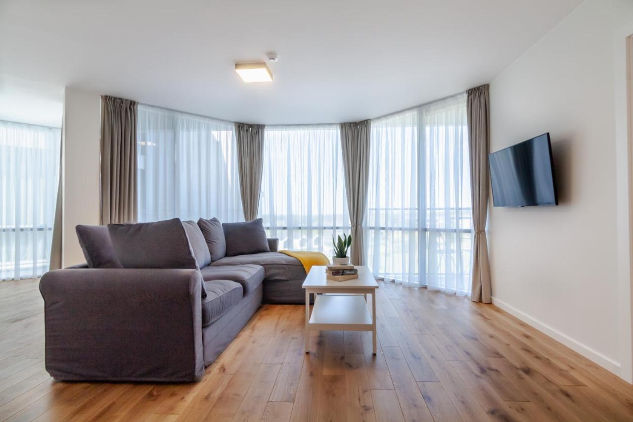 Elija Swan-Toy Apartments ซเวนตายิ ภายนอก รูปภาพ