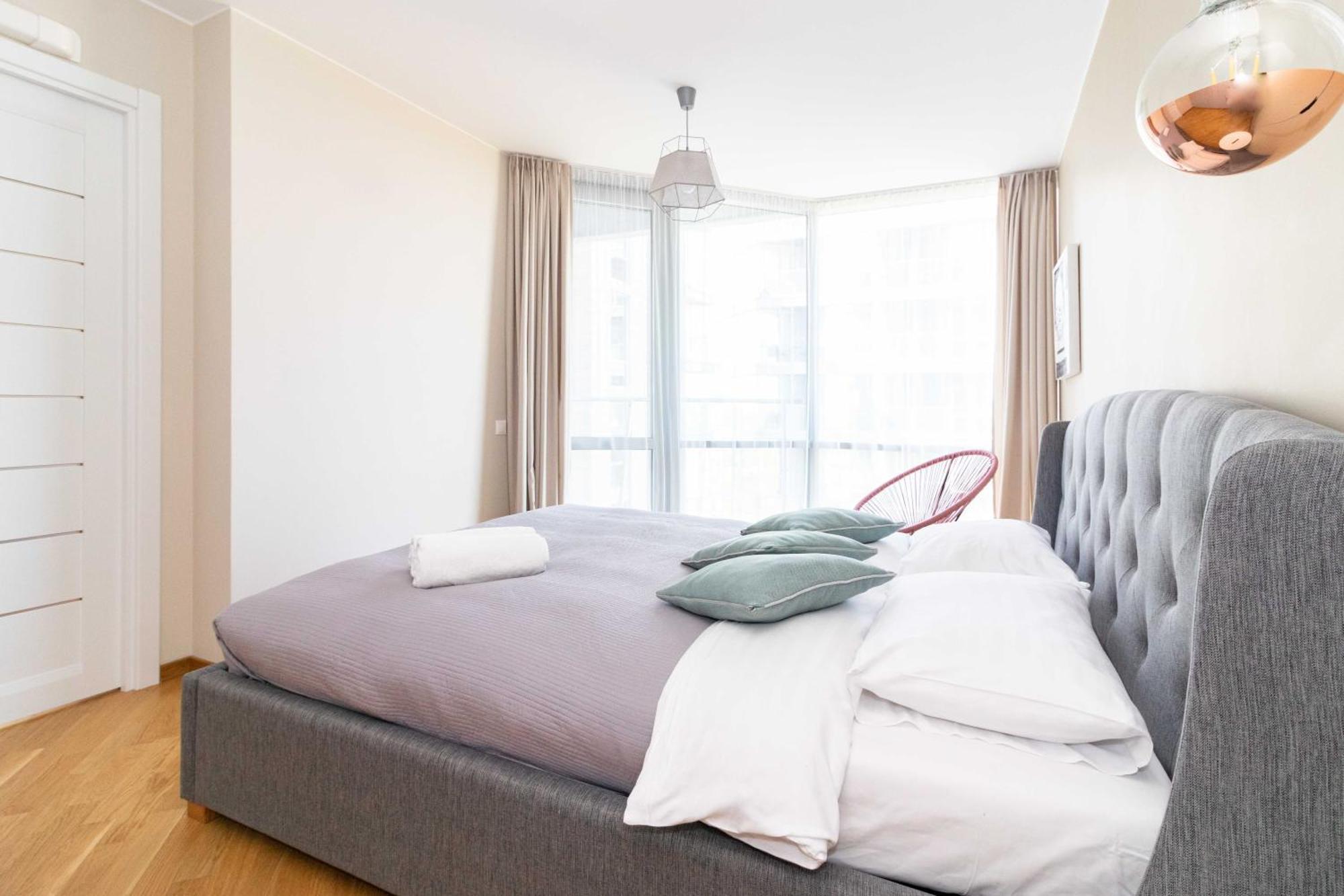 Elija Swan-Toy Apartments ซเวนตายิ ภายนอก รูปภาพ