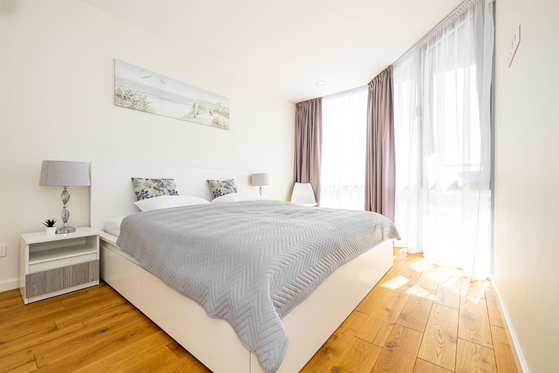 Elija Swan-Toy Apartments ซเวนตายิ ภายนอก รูปภาพ